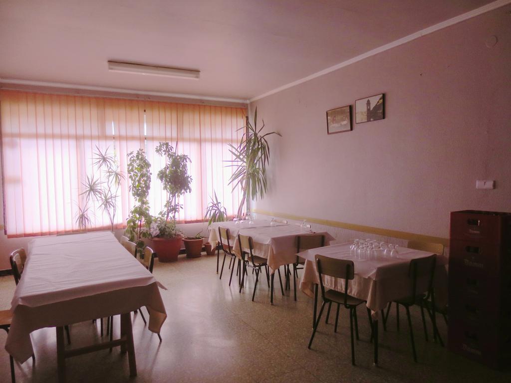 Hostal Roca Fayón Exteriér fotografie